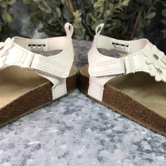 Carter’s Little Girls Size 8 White Flower Thong Style Sandals w/Backstraps ✨NEW✨ - Picture 9 of 9